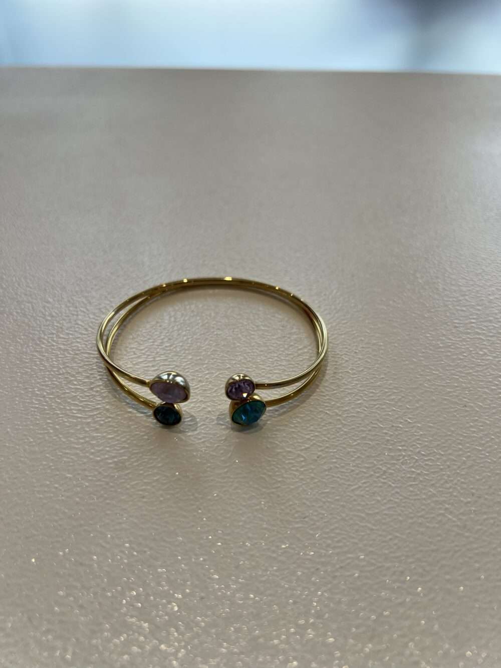 Goldfarbenes Armband