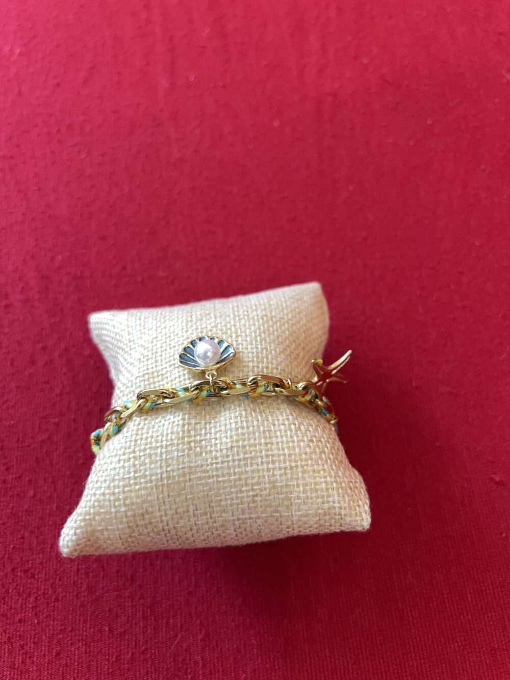 Goldfarbenes Armband