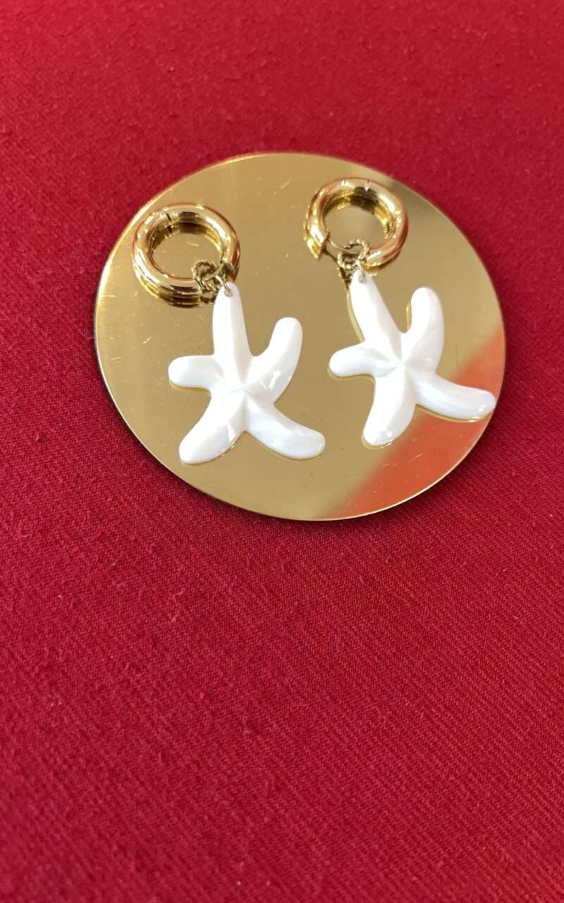 Weiß-goldfarbene Ohrringe