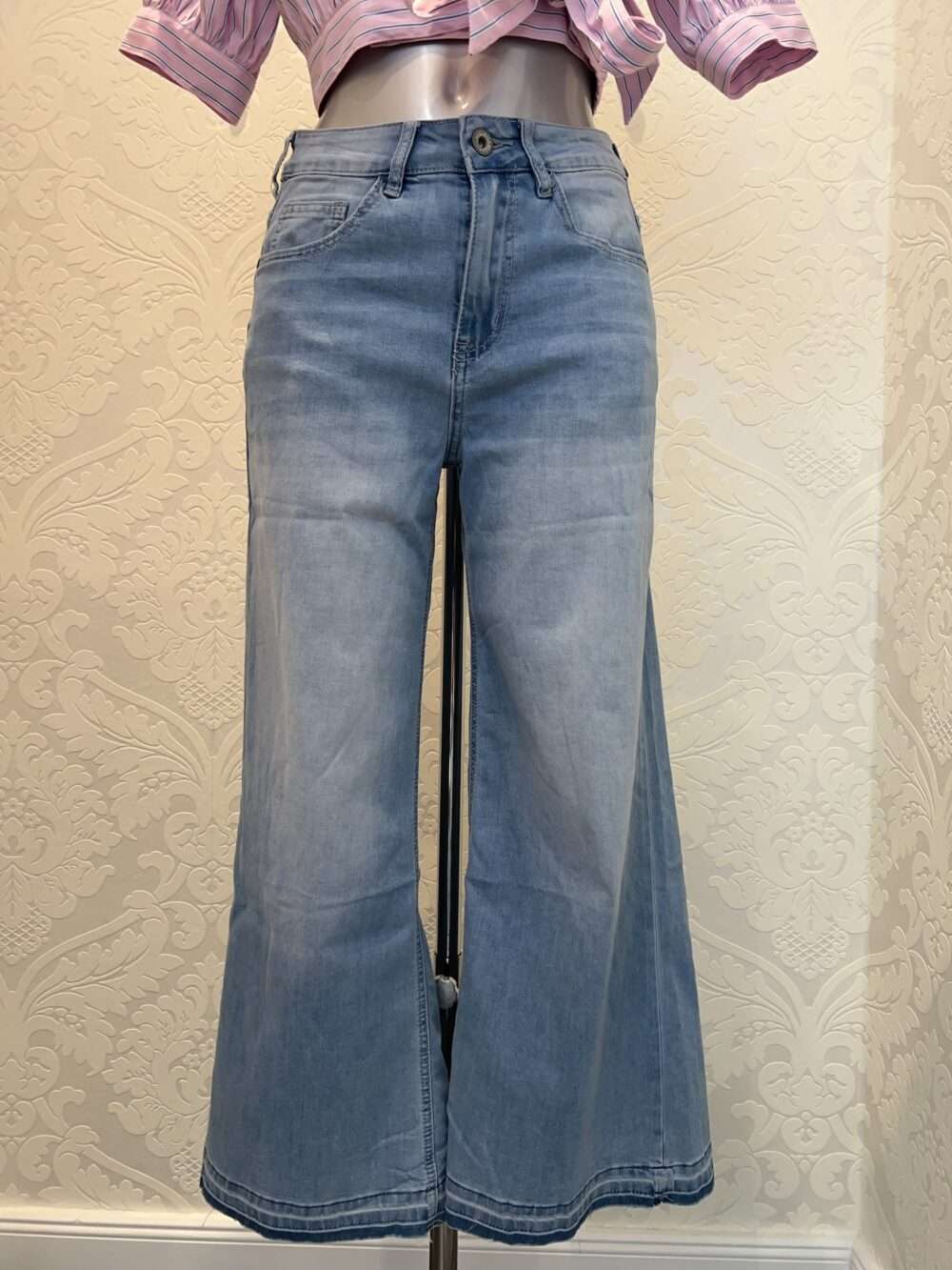 Jeans helle Waschung – Bild 4