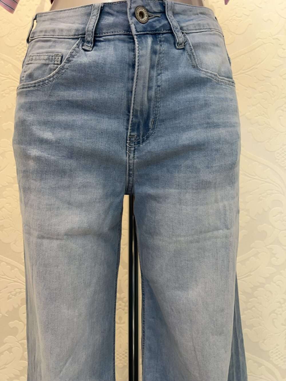 Jeans helle Waschung – Bild 3